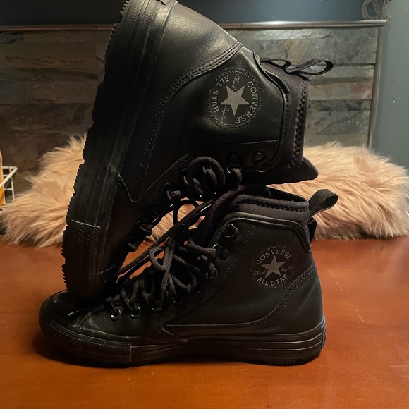 Converse All Star Black High-Top Chuck Taylor high top waterproof leather boots - Picture 1 of 10